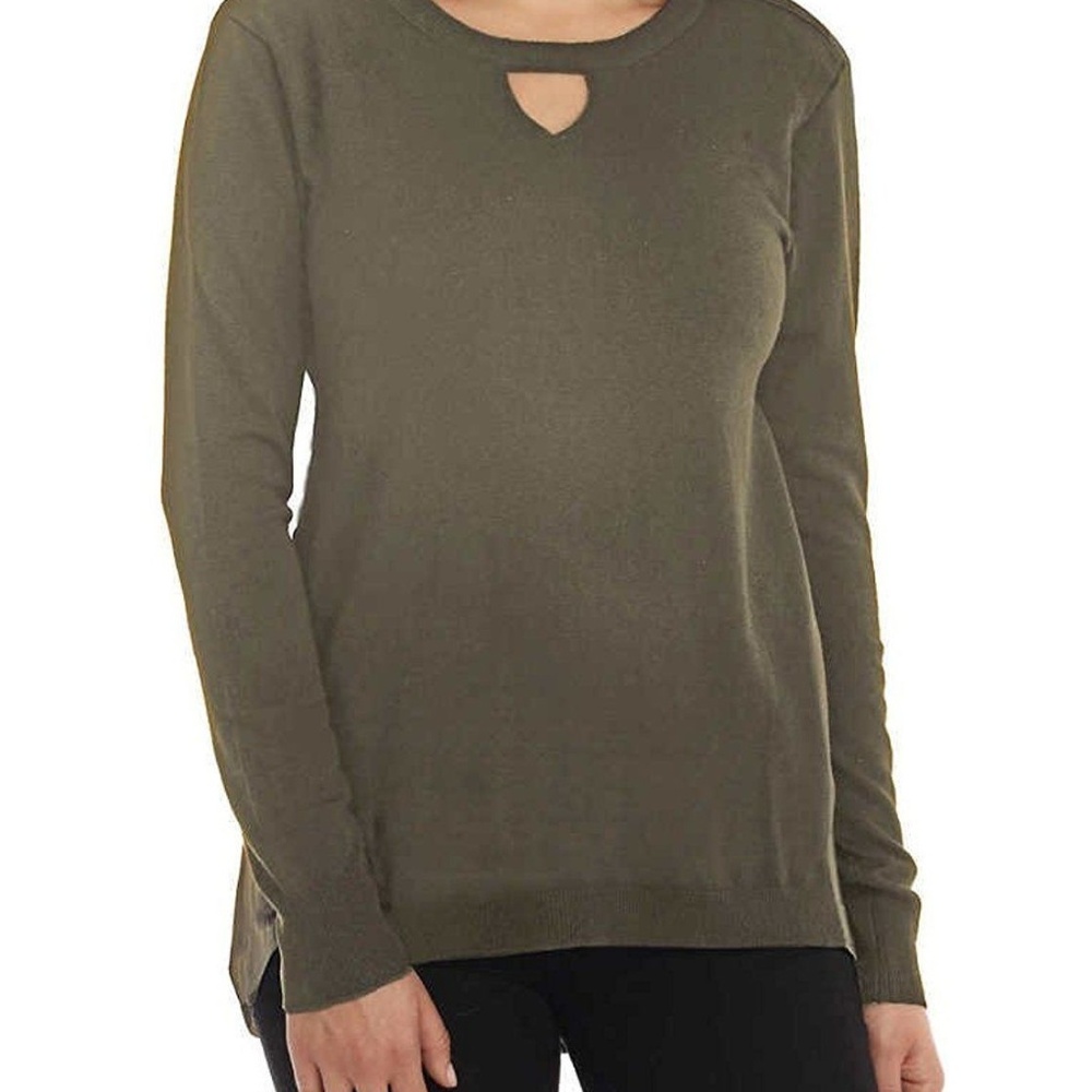 One A Ladies Size Small Long Sleeve Keyhole Top